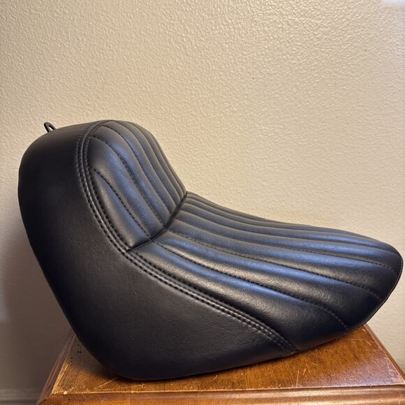 Harley Davidson Softail Up Pillion Pillow Seat Passenger Streetbob Low Profile - Picture 1 of 10